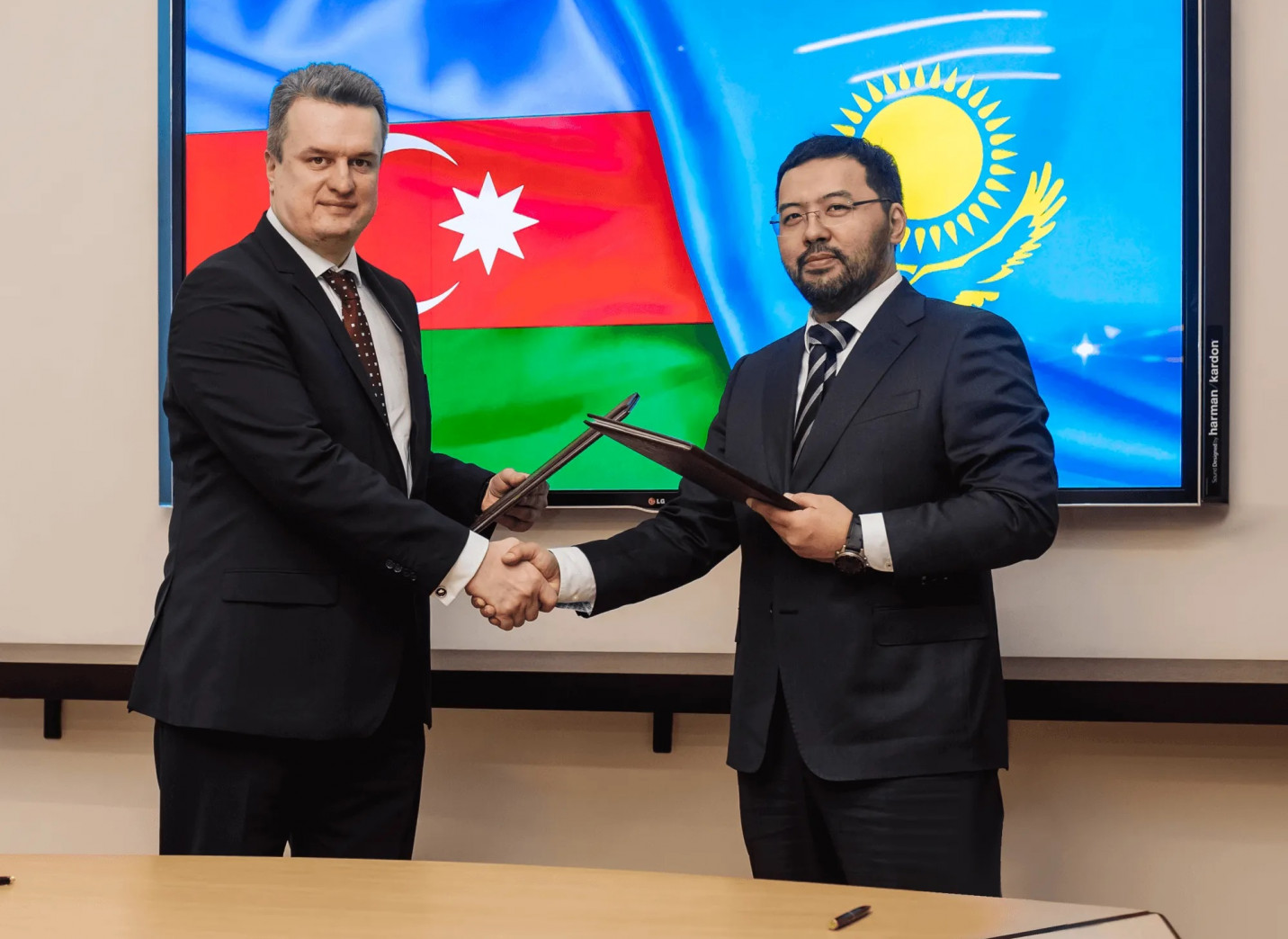 “AzerTelecom” və “Kazakhtelecom” TransXəzər layihəsinin reallaşdırılmasının aktiv fazasına keçirlər